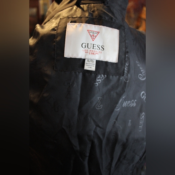Guess black puffy vest - Picture 6 of 6
